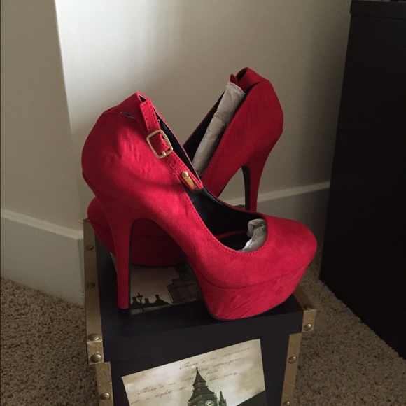 Red pump - Picture 2 of 3