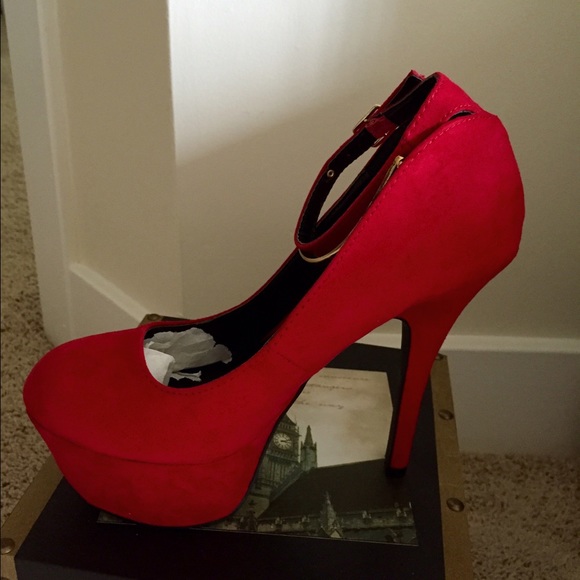 Red pump - Picture 3 of 3