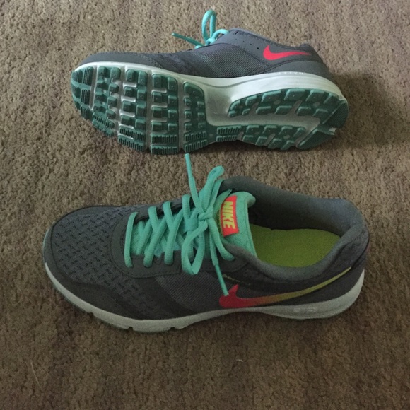 Tennis shoes.