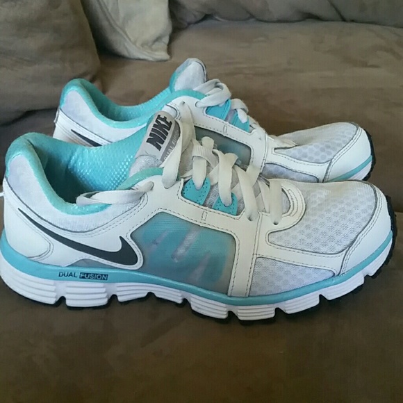 Nike Shoes - Tennis shoes