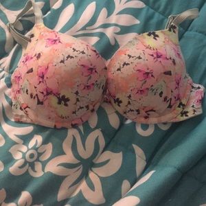 VS Pink floral bra. 32C