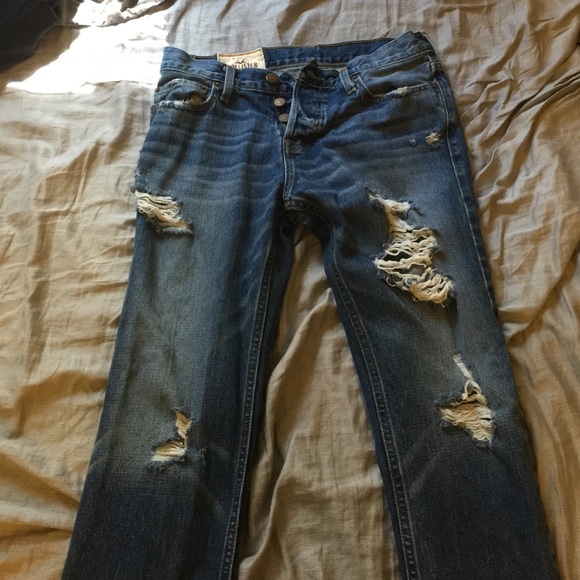 Ripped "boyfriend" jeans