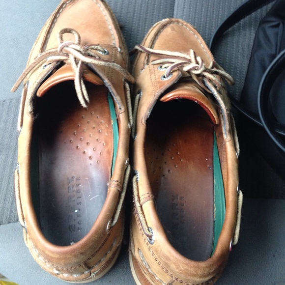 Sperrys size 6