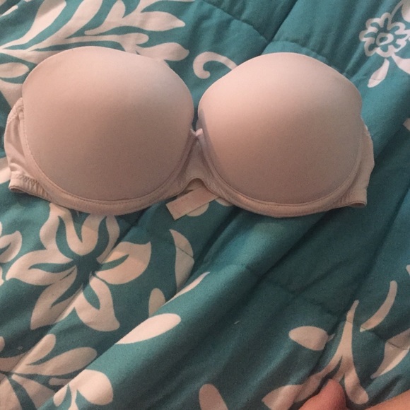 VS Pink White strapless bra. 32C