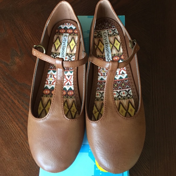 Tan/brown flats