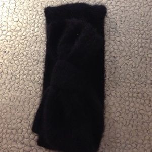 Adorable like new bow headwrap!