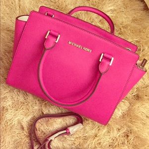 Michael Kors Medium Selma Bag (fuschia)