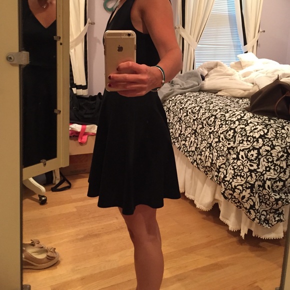 Classic black dress with heart cutout on back - Picture 3 of 4