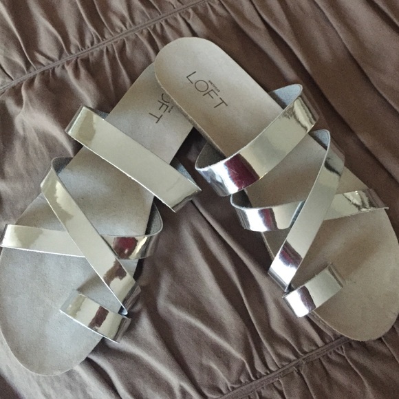 2015 Ann Taylor Loft Silver Flat Strappy Sandal