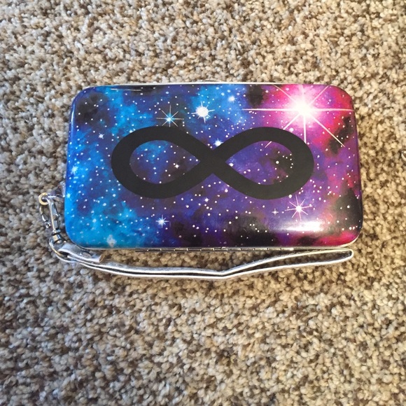 iPhone 5s Wallet Case - Picture 3 of 3