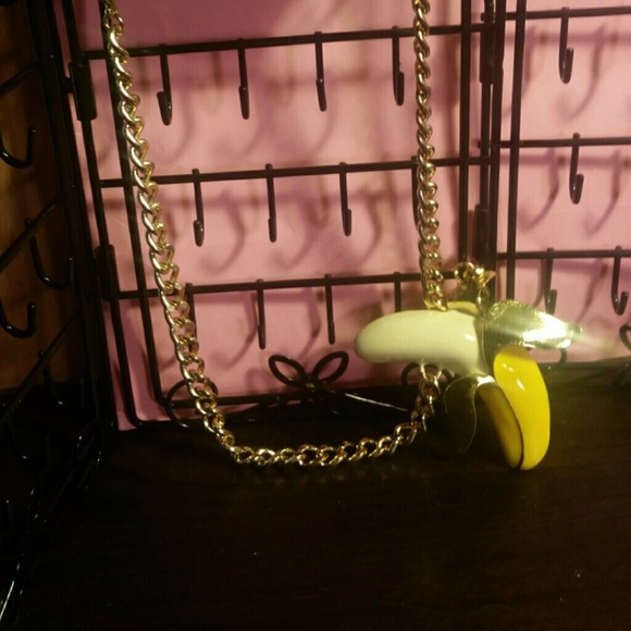 BANANA NECKLACE AND EARRING SET