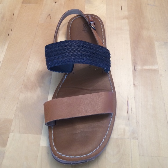 Gap brown and navy sandal size 8 - Picture 2 of 3