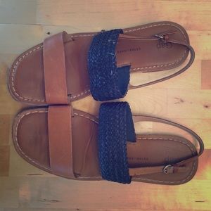 Gap brown and navy sandal size 8