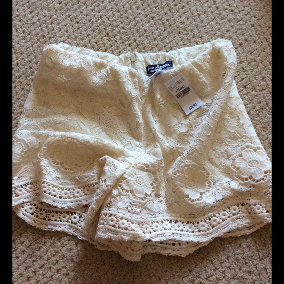 Lace Short Bundle (with tags) - Picture 3 of 4