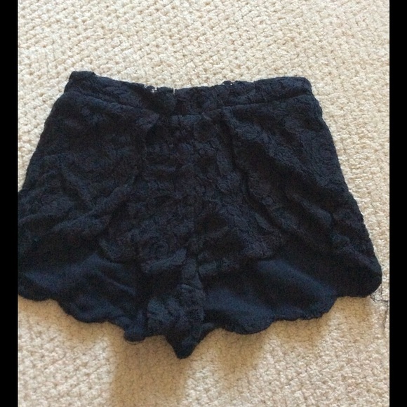 Lace Short Bundle (with tags) - Picture 4 of 4