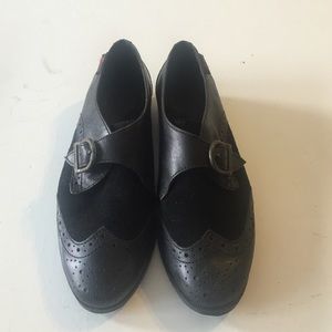 Bass wing tip shoes