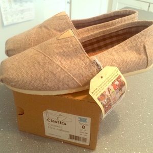 NWT Classic Toms shoes!