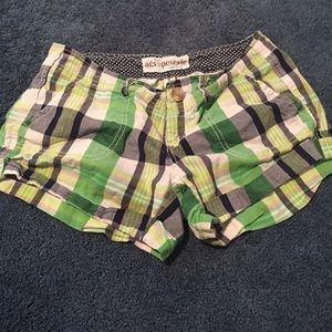 flannel design green/blue shorts w/ hints or pink