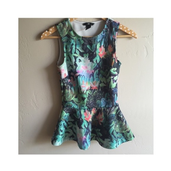🌻$10 in a bundle {H&M} peplum tank top