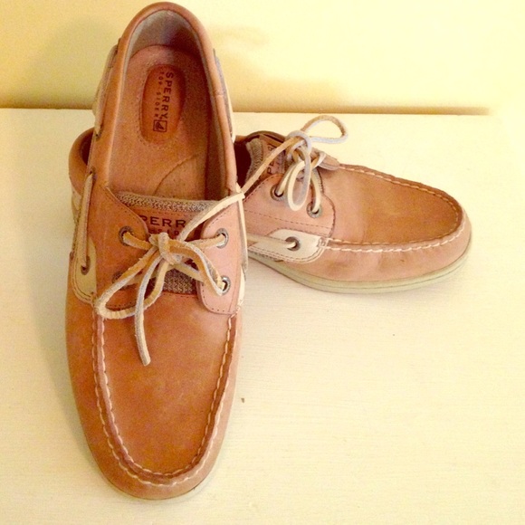 camel boat shoes