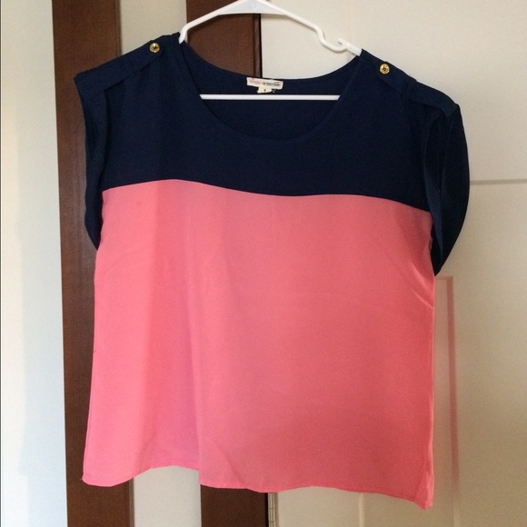 Pink and navy top 💟