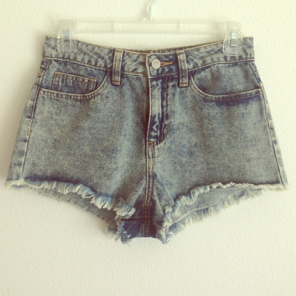 Cute high waisted shorts!