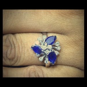 White gold sapphire diamond fashionable ring
