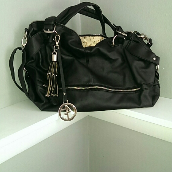 Handbags - Large black handbag