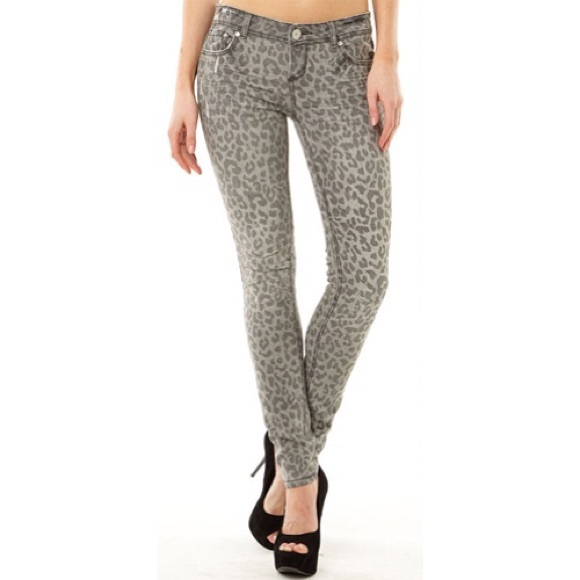 Leopard print skinny jeans
