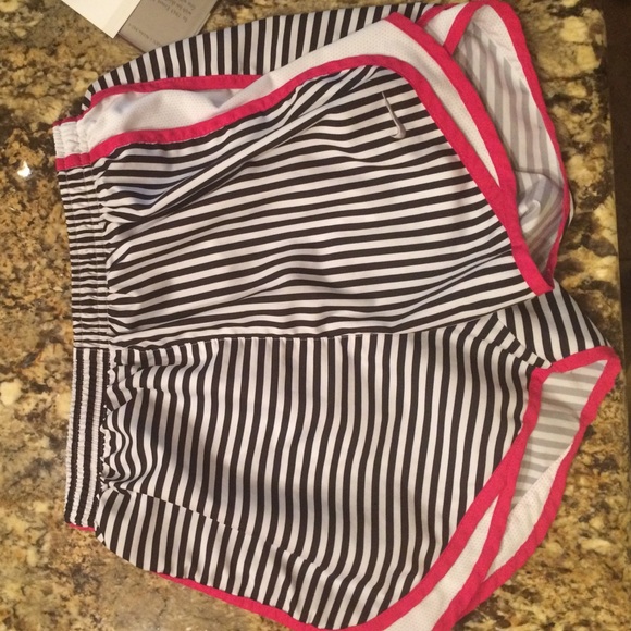 STRIPED NIKE SHORTS