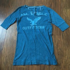 quarter length American Eagle blue top