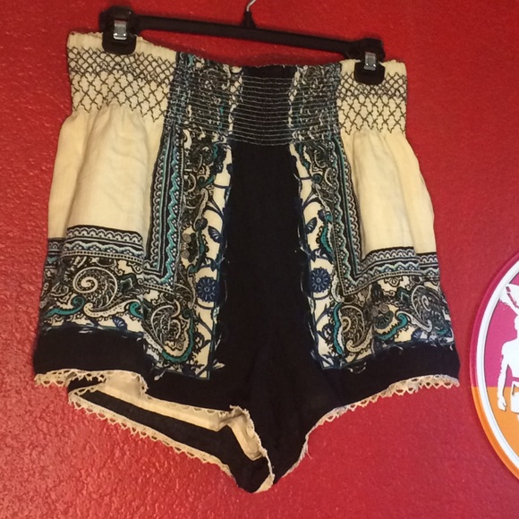 $$ Cute abstract Forever 21 contemporary shorts