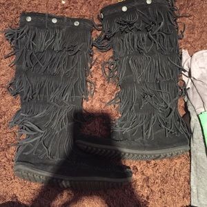 Black Minnetonka fringe boots