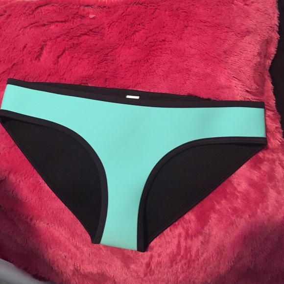 never before worn triangl bathing suit bottom