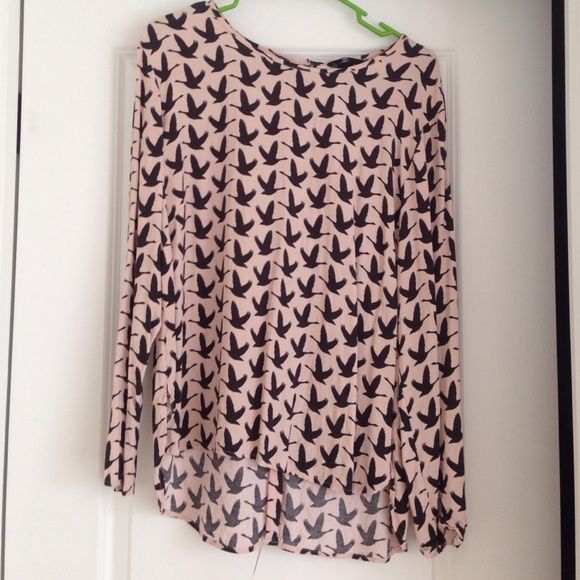 H&M light long sleeve blouse with buttoned back