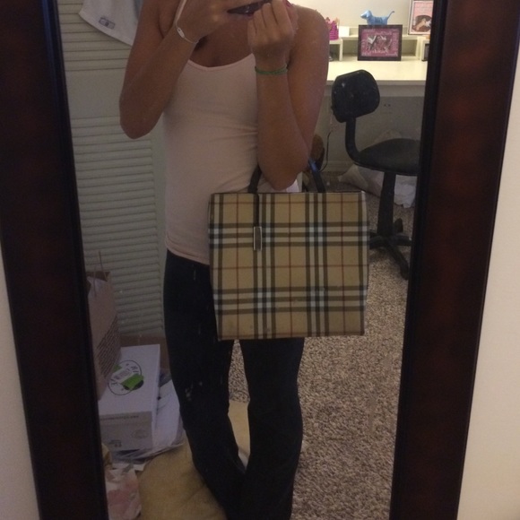 extra Burberry Purse pics - Picture 1 of 3