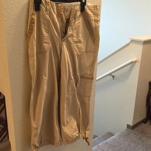 Dockers khaki capris
