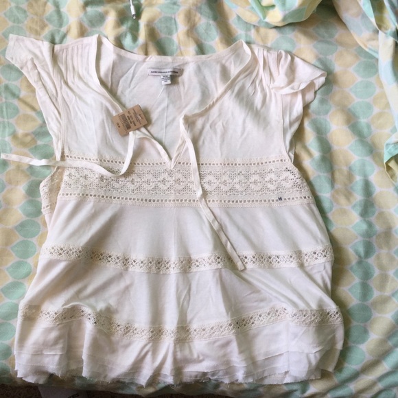 American eagle white top with lace detail