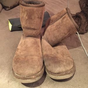 Brow short uggs