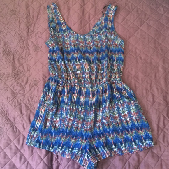 Blue patterned romper! - Picture 1 of 2