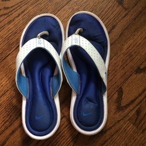 Nike memory foam flip-flops
