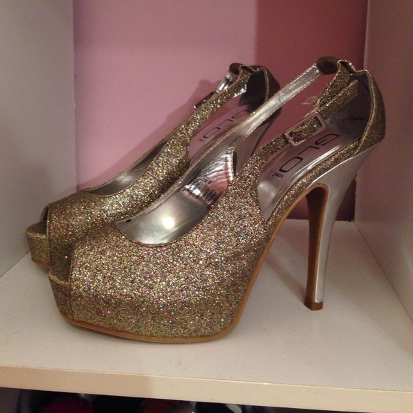 peep toed sparkly gold heel