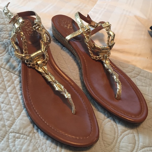 Vince Camuto Sz 8 gold wedge sandal