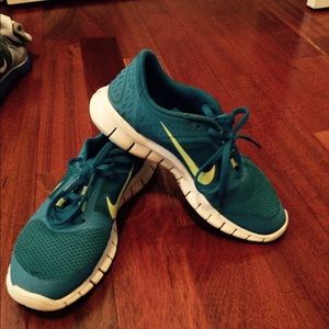 Nike free run 3 in real and neon yellow