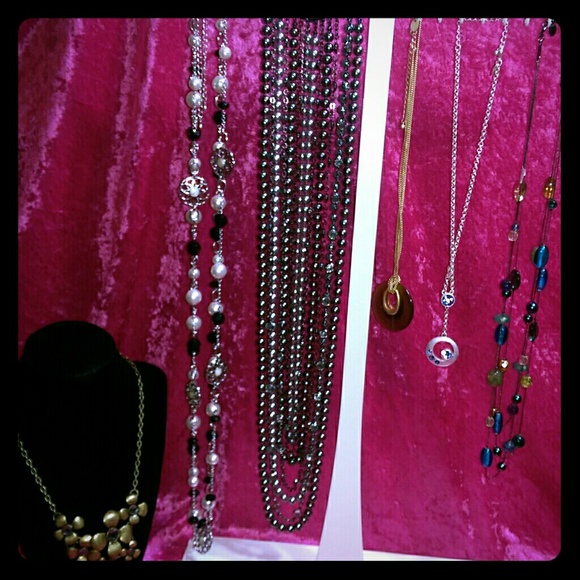 6 Lia sophia necklaces. New