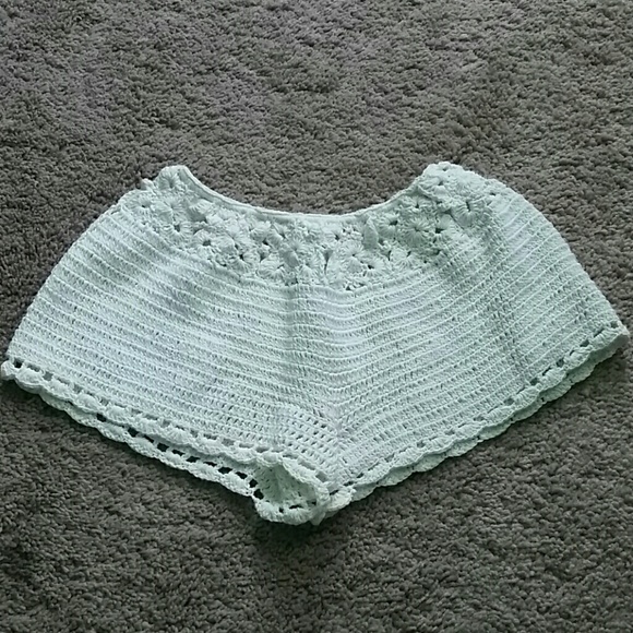 Handmade crochet shorts from Bali - Picture 2 of 2