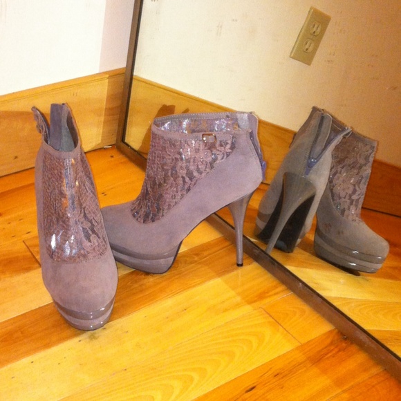 Alloy boots size 10 gray