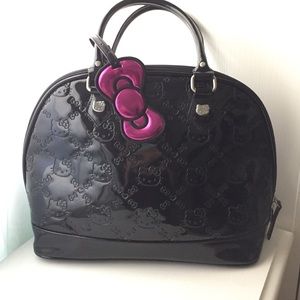 BLACK/PINK HELLO KITTY PURSE with dust bag