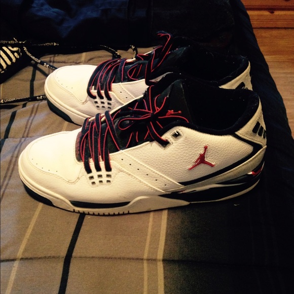 Mens jordan shoes, size 11