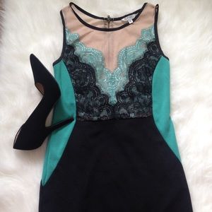 🎀Form fitting elegant lace dress